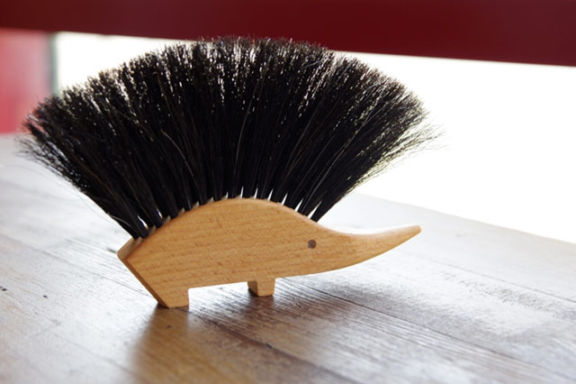 Table Brush-hedgehog