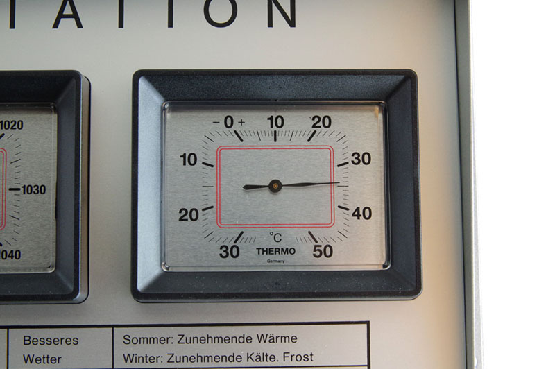 Analogue outdoor weather station