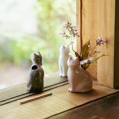 ひがし ちか 花器「愛 編む 磁器猫」