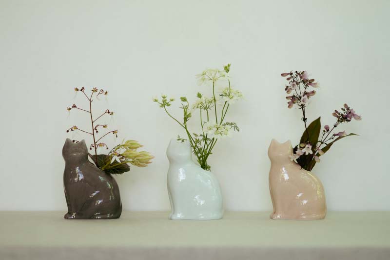 ひがし ちか 花器「愛 編む 磁器猫」