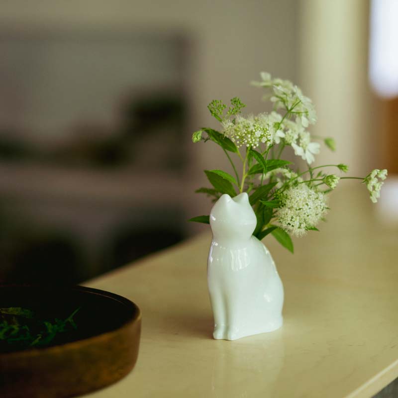 ひがし ちか 花器「愛 編む 磁器猫」