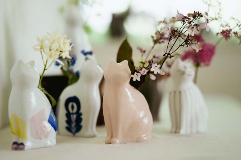 ひがし ちか 花器「愛 編む 磁器猫」