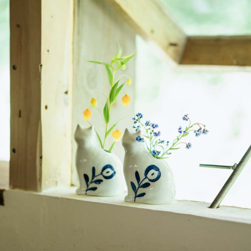ひがし ちか 花器「愛 編む 磁器猫」