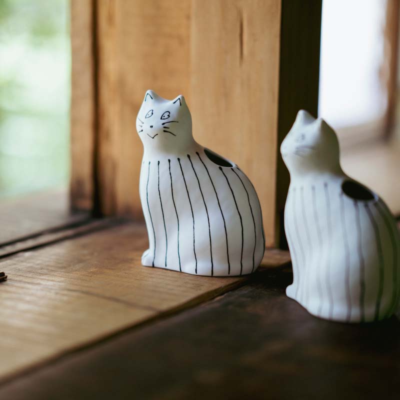 ひがし ちか 花器「愛 編む 磁器猫」