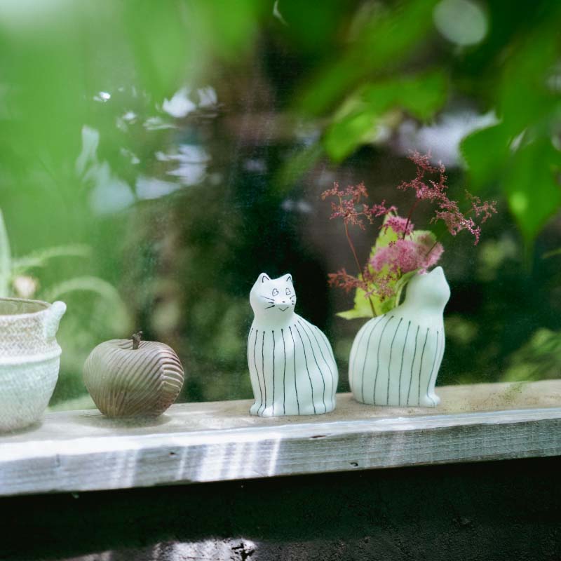 ひがし ちか 花器「愛 編む 磁器猫」